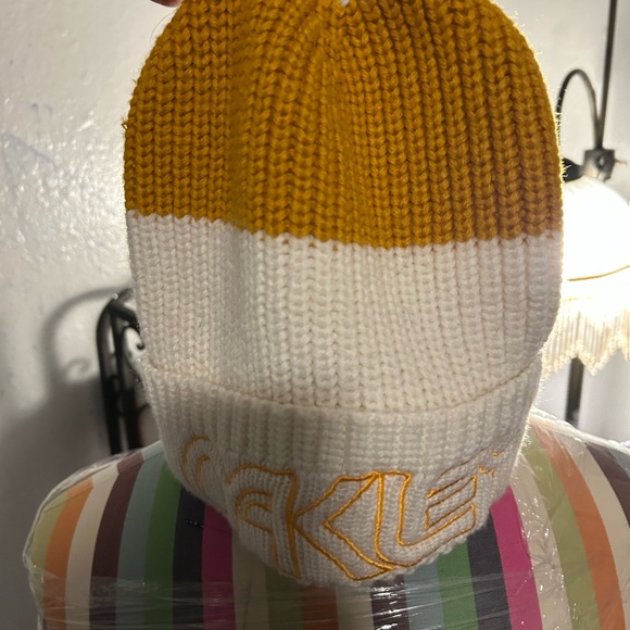 Snow hat - Picture 2 of 2